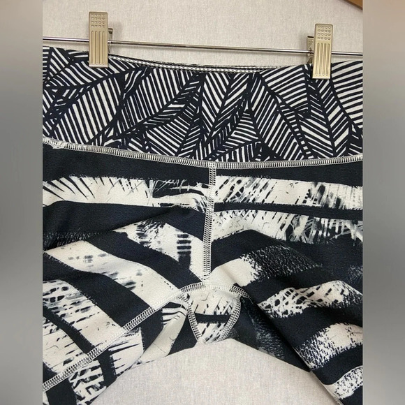 Lululemon Athletica Wunder Under Crop II Full-On Luon  Medium Rise Sz 6 - Picture 7 of 12